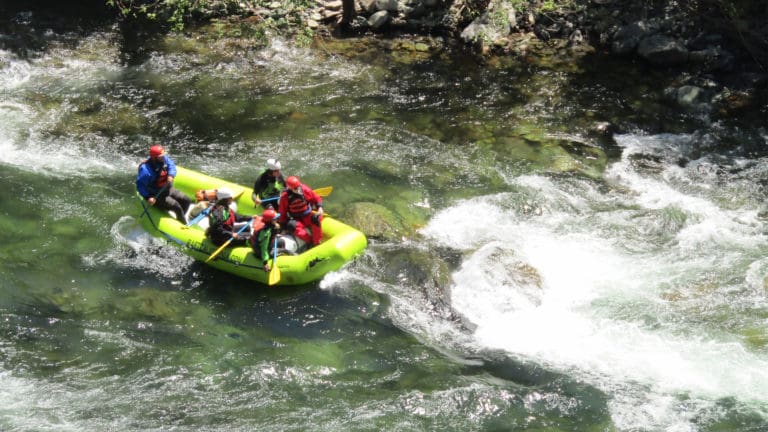 Whitewater-Raft-Guide-School-with-Raft-California-on-the-North-Yuba-River