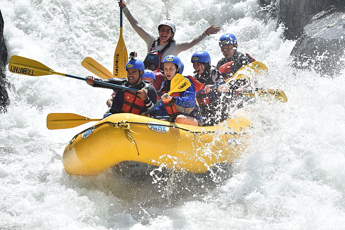 middle-fork-american-river-rafting-at-tunnel-chute-rapid